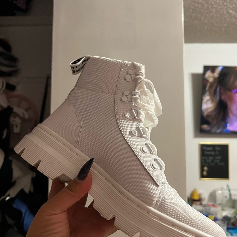 White Doc - Picture 3 of 5
